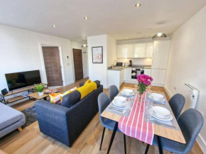 Free Parking: Old Trafford Apartment